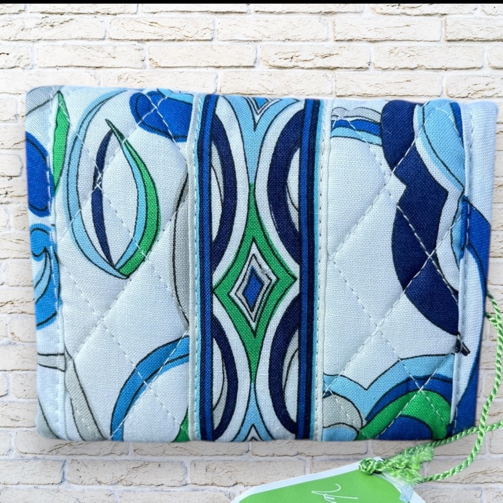 NWT VERA BRADLEY in Mediterranean White Wallet - Picture 2 of 5